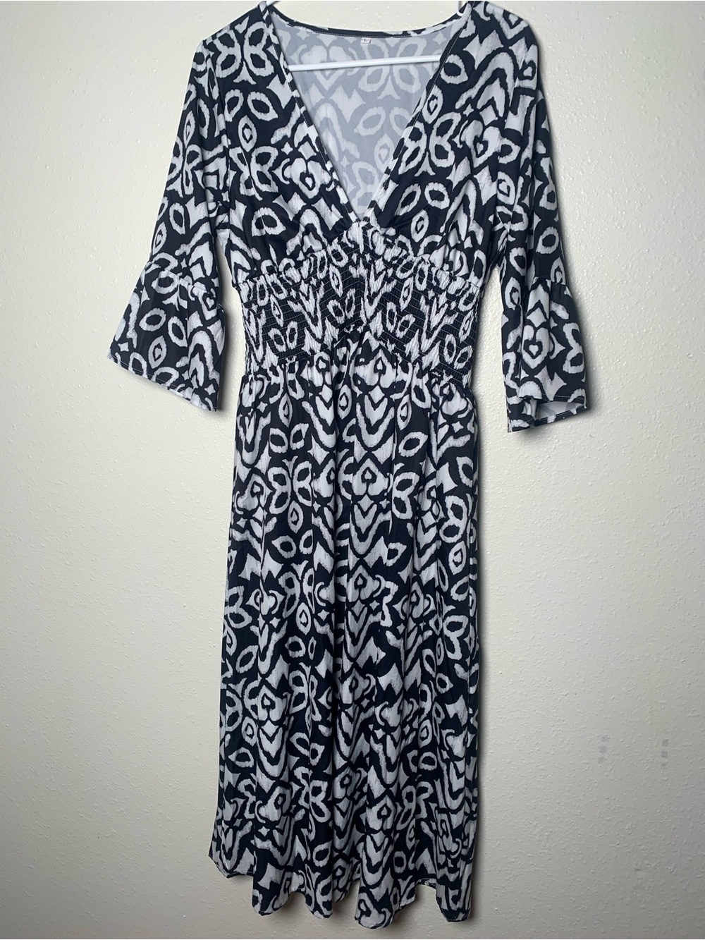 Black & White V-Neck Patterned Midi Dress - Women's